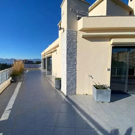 C010 - Magnifique Toit Terrasse